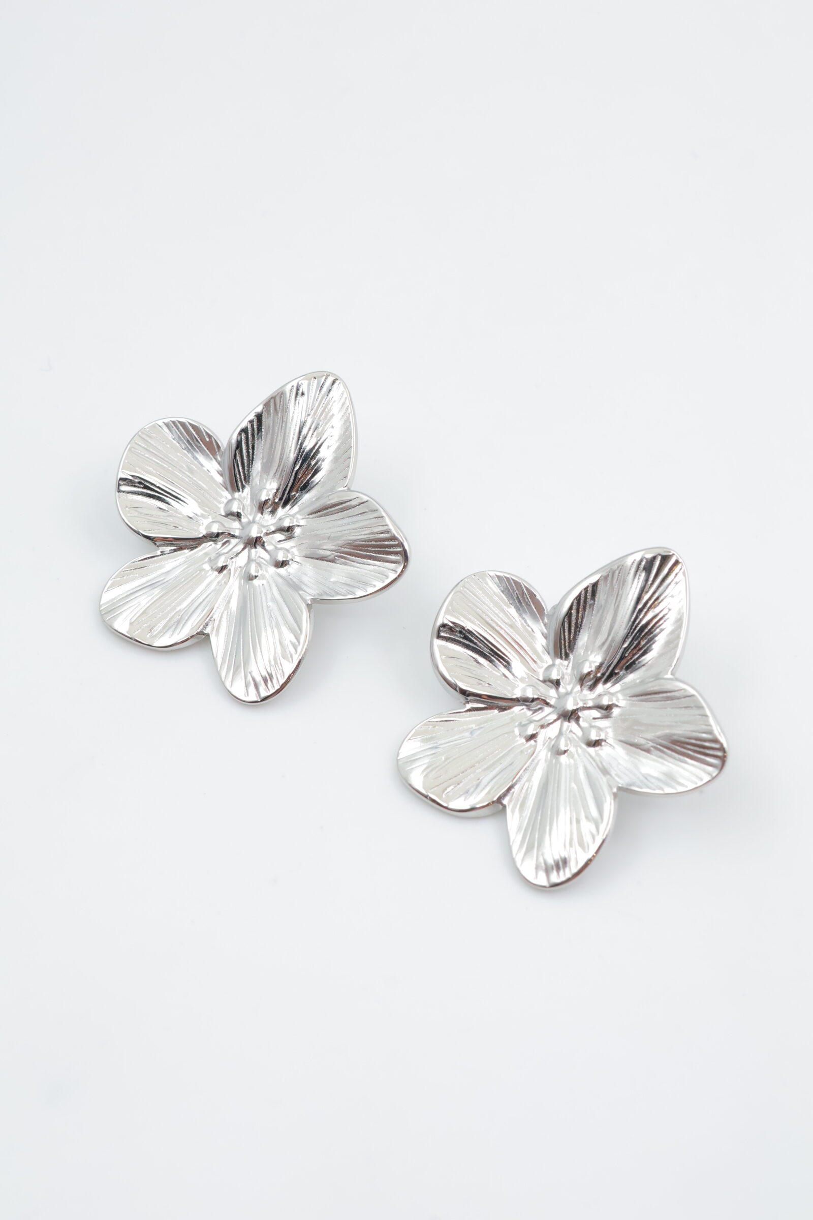 Boucle d'oreilles broche fleur de prunus – Image 3