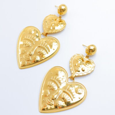 Boucles d&rsquo;oreilles pendantes double cœurs dorés gravés ✨