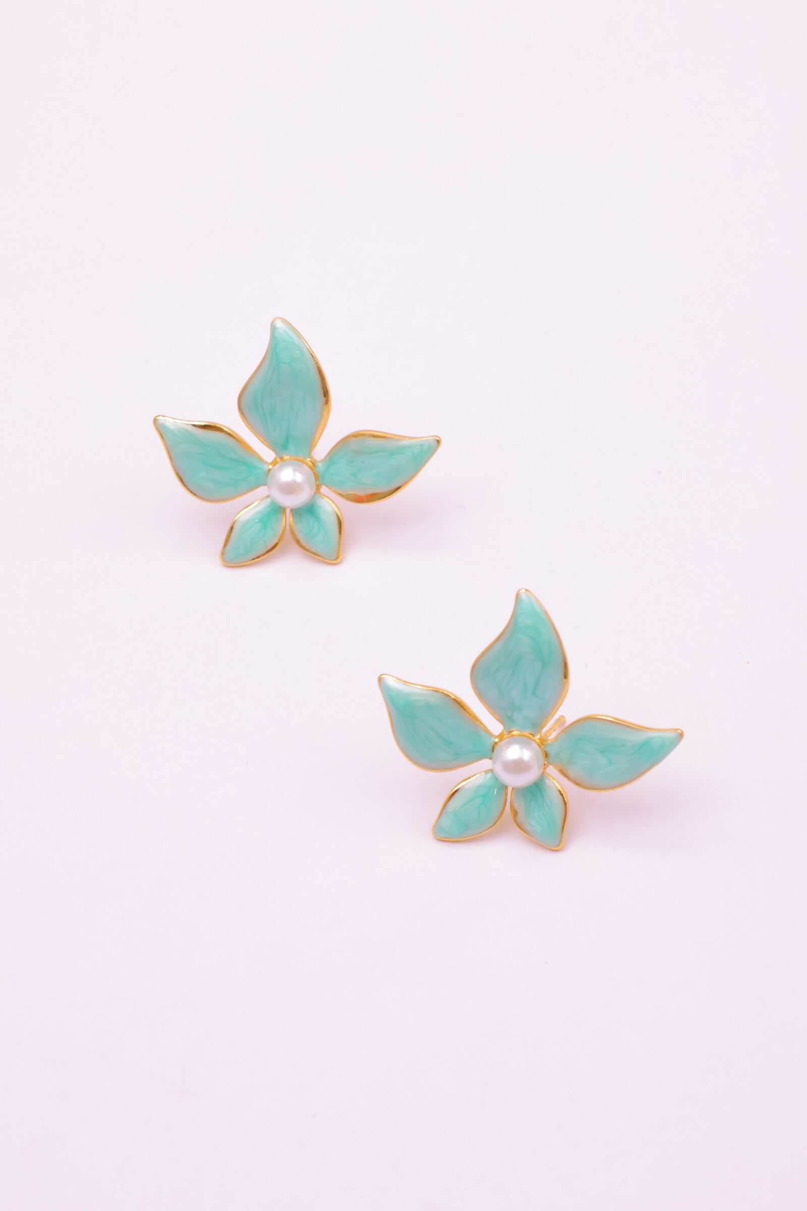 đž Boucles dâOreilles Fleur Ămail & Perle â ĂlĂ©gance PrintaniĂšre â Image 3